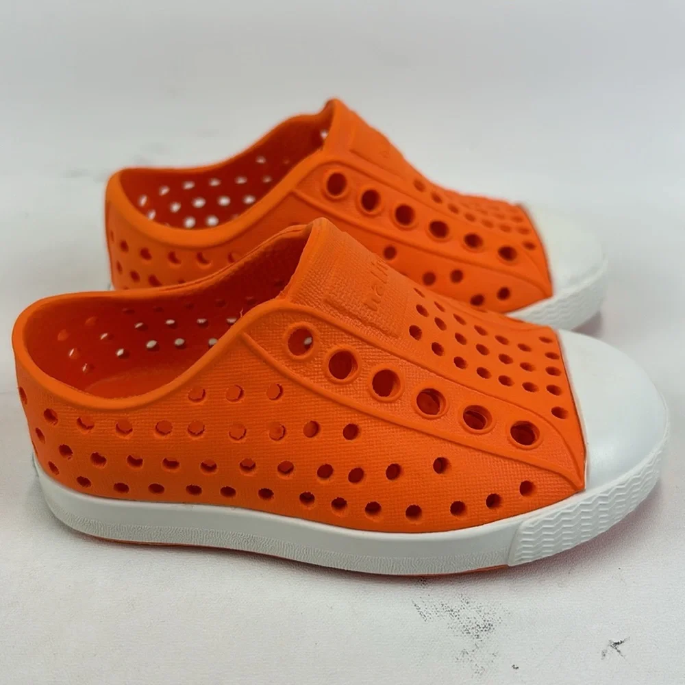 NATIVE Jefferson Orange SlipOn Waterproof Shoes Size C4